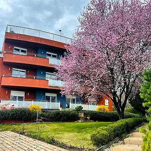 Rosehill Garden Family With A Great View Апартаменты