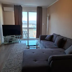 Flat At The Edge Of The Center + Parking Апартаменты